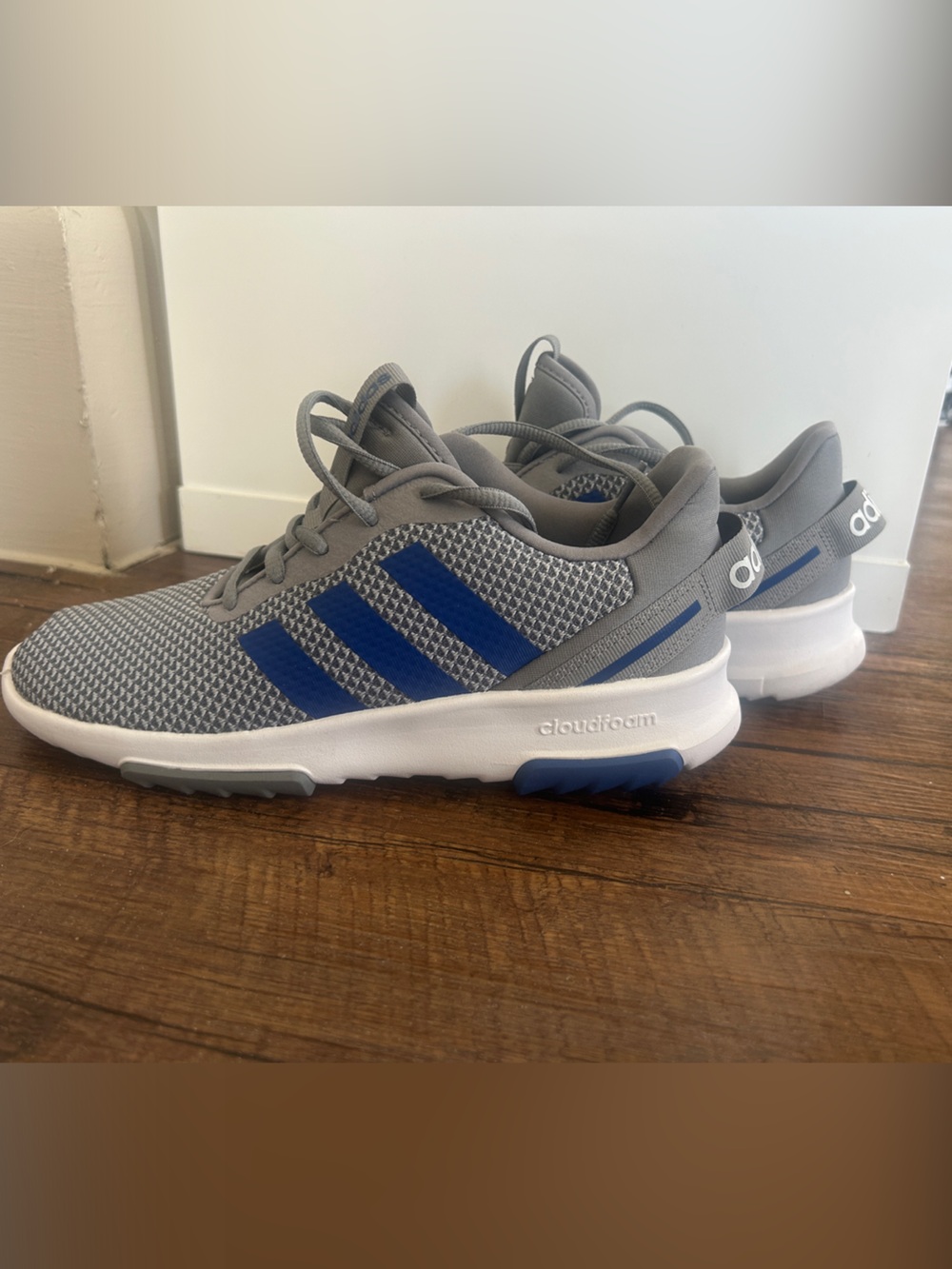 NEW adidas kids, men or women’s Gray Sneakers with Blue Stripes - Picture 8 of 13